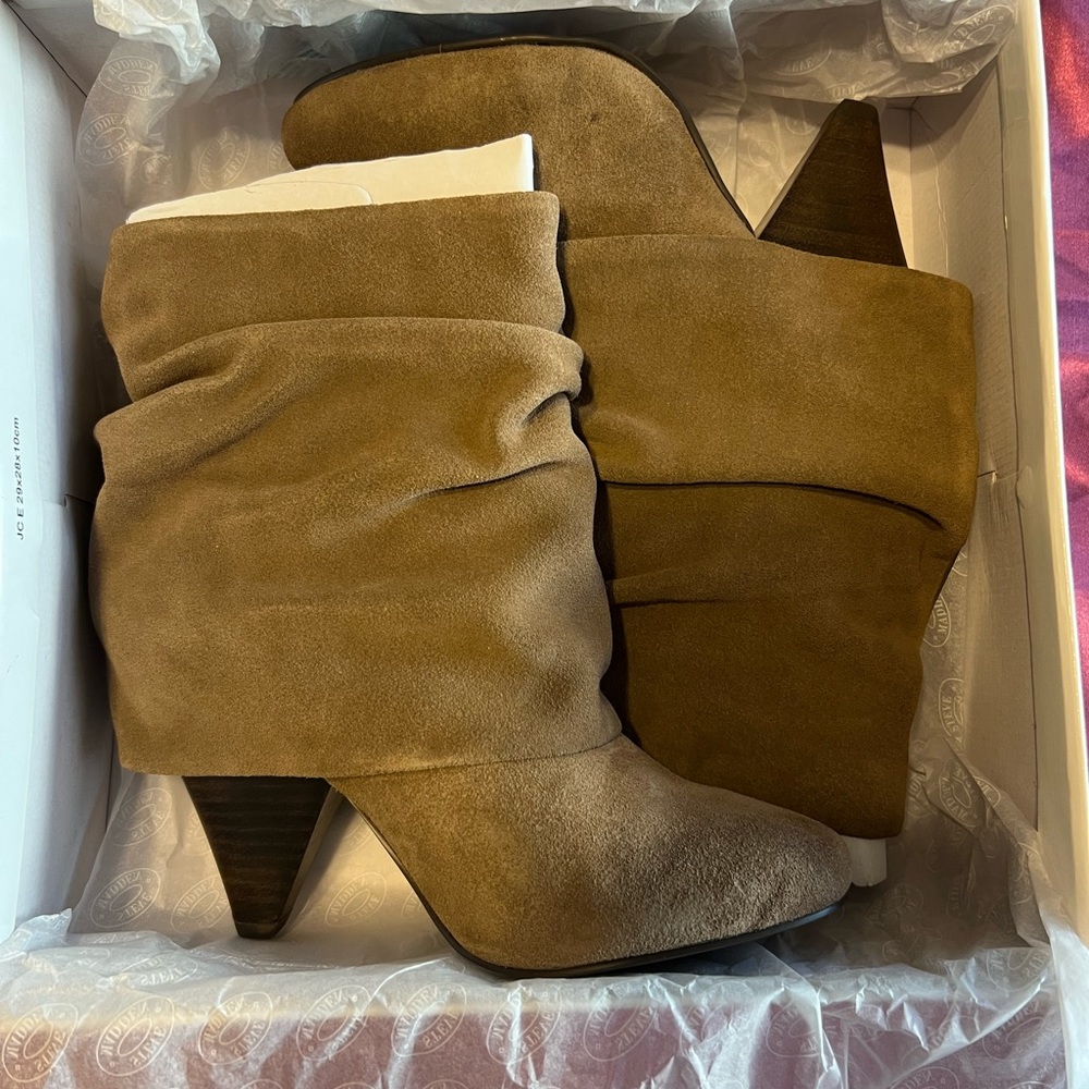 STEVE MADDEN - CARLSEN TAUPE SUEDE SLOUCHED BOOTS